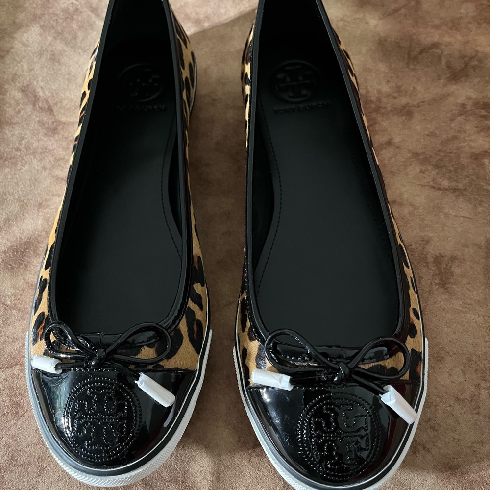 TORY BURCH SKYLER NIB AUTHENTIC CALF HAIR OCELOT LEOPARD BLK PATENT LEATHER FLAT - Picture 1 of 17